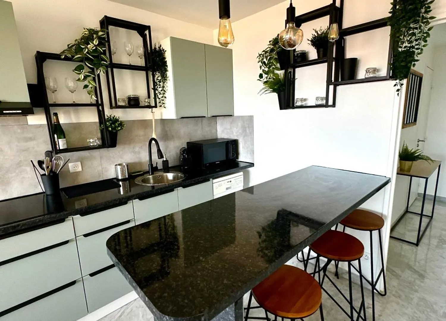 Apartment Bel Appartement Vue Mer Proche De La Promenade Des Anglais Nice